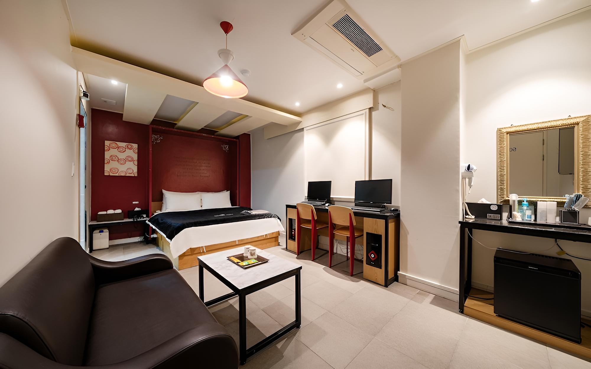Room (Quick Check-in Premium - 65" Large TV) - Photo 7
