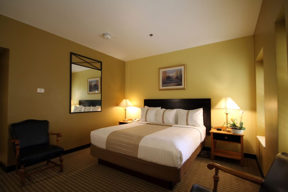 Standard Room, 1 Queen Bed - Photo 3