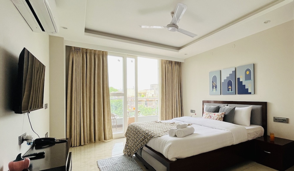 Deluxe Suite - Photo 11