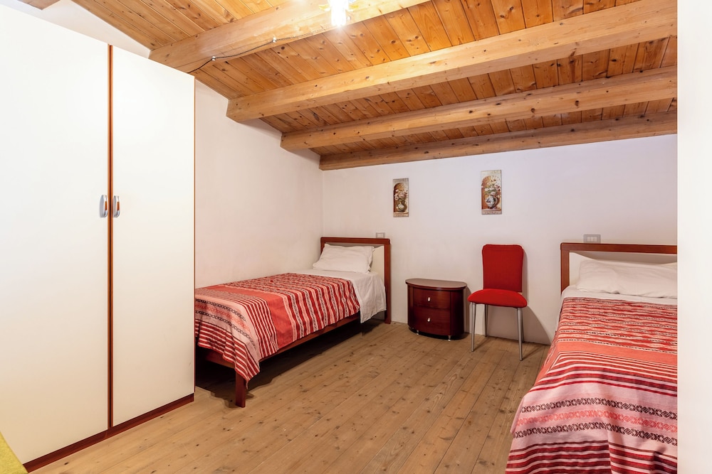 Apartment, 2 Bedrooms, City View photo 2