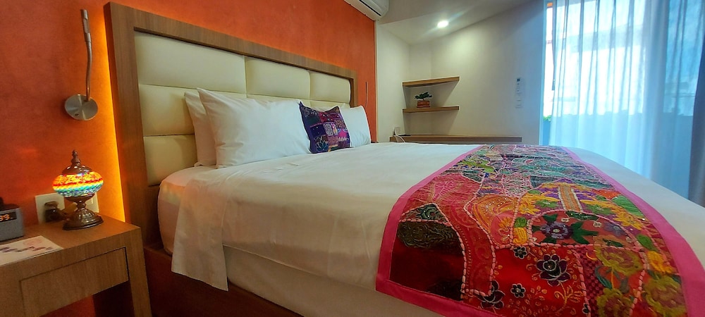 Superior Room, 1 King Bed - Photo 1