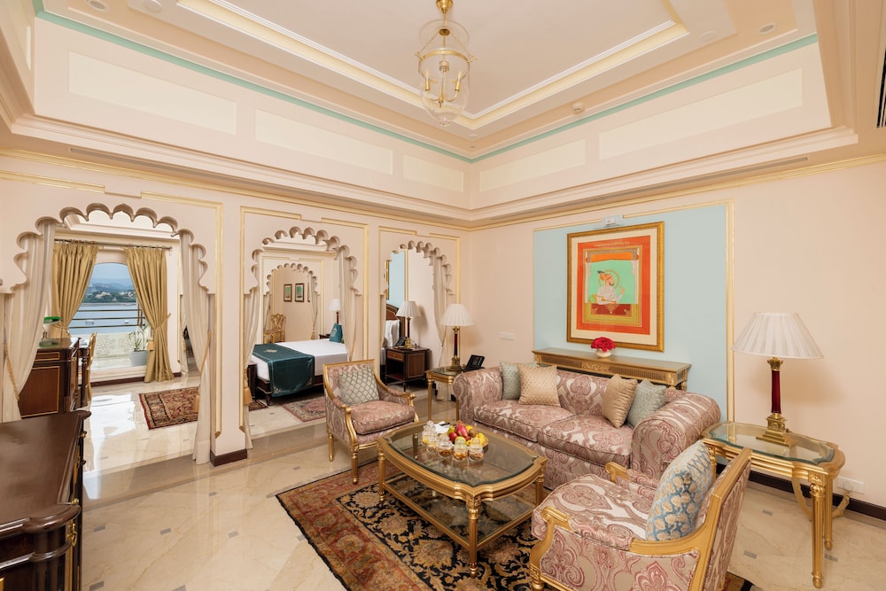 Luxury Suite, Lake View (with Shared Sit-Out) - Photo 1