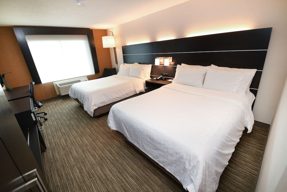Standard Room, Multiple Beds - Photo 7