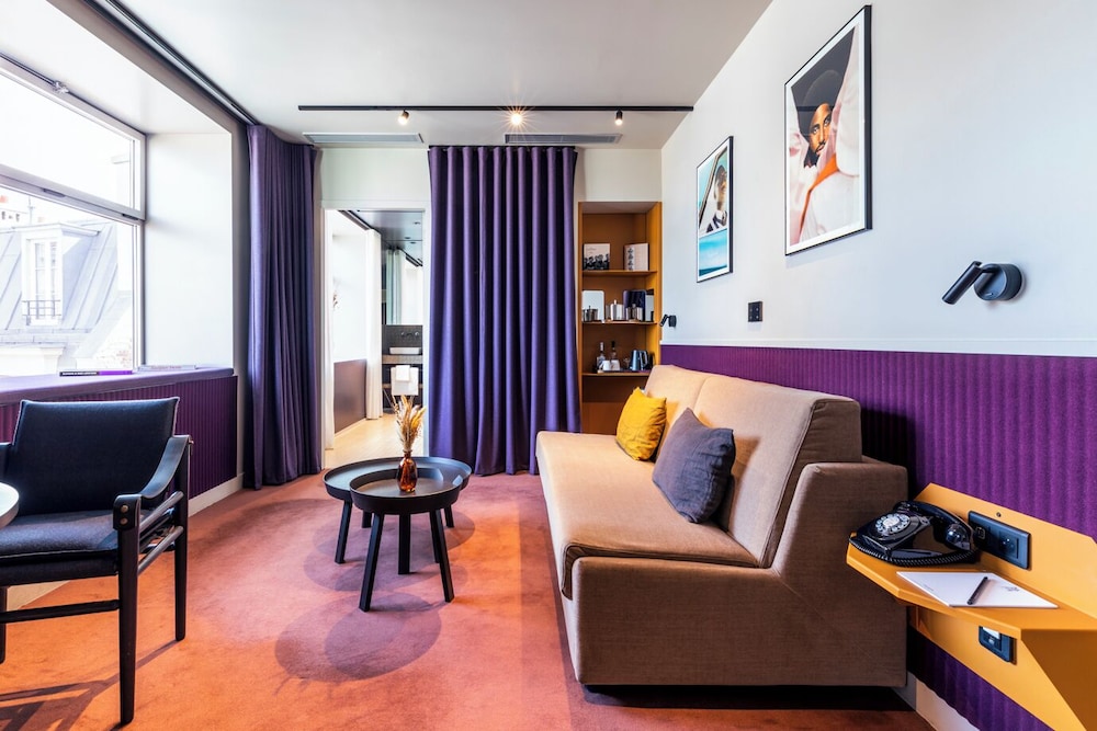Superior Suite, Courtyard View