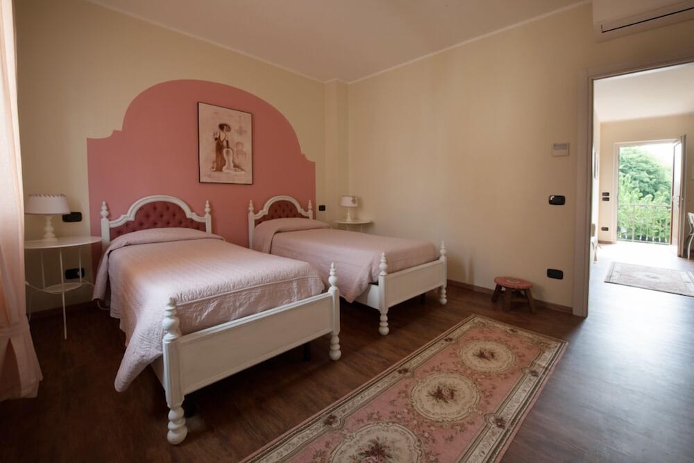 Apartment, 2 Bedrooms - Photo 1
