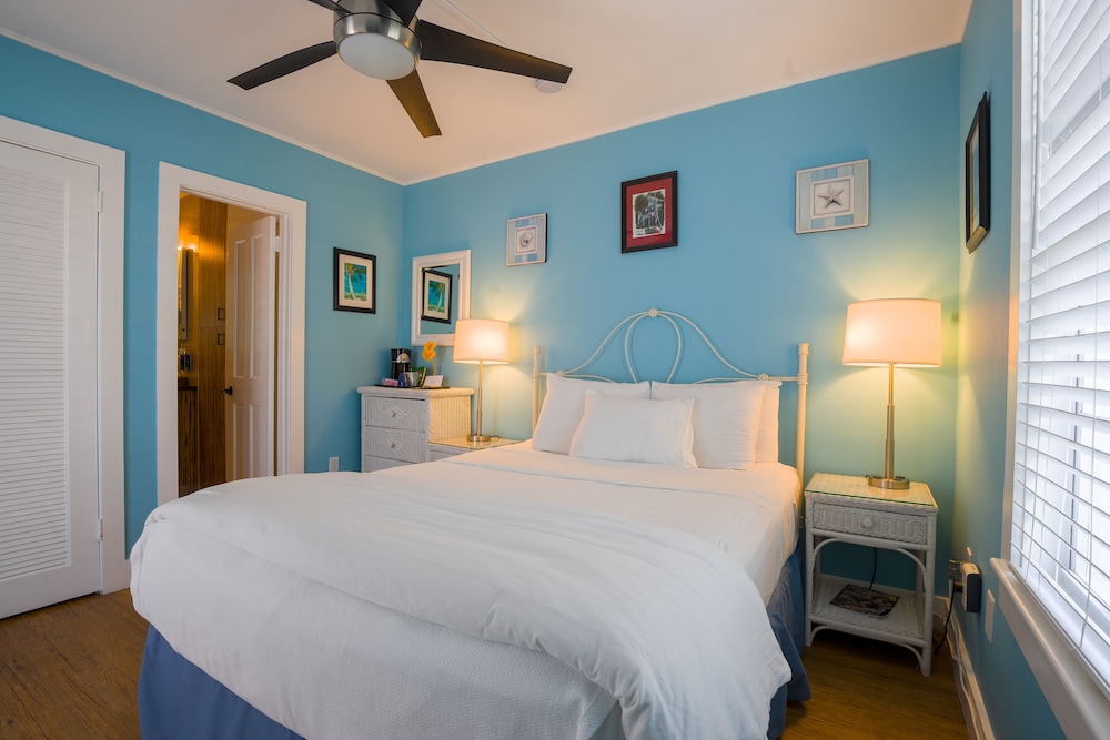 Luxury Room w/private terrace, 1 Queen bed - Adult Exclusive photo 2