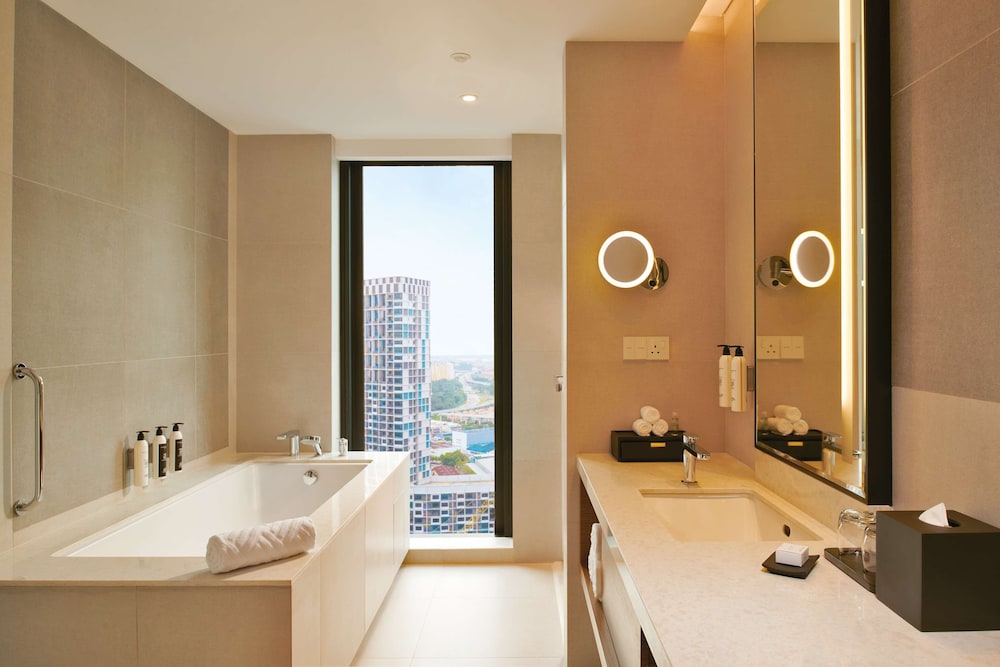Premium Suite, 1 King Bed - Photo 6