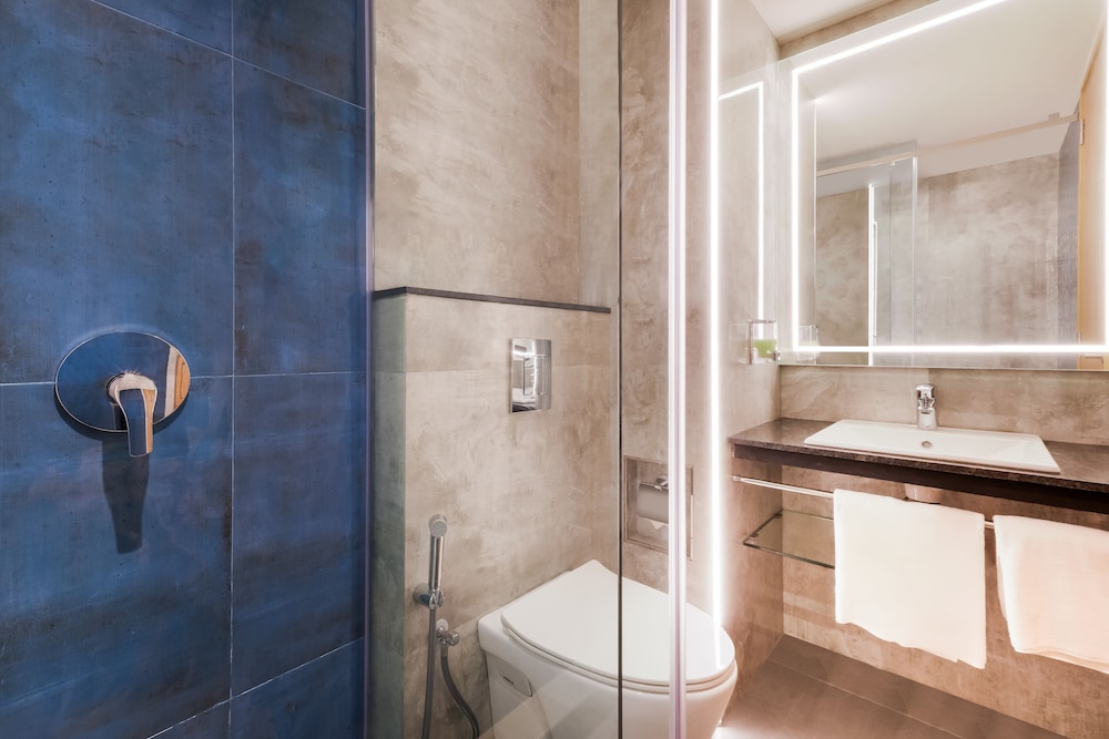 Suite, 1 Queen Bed, City View - Photo 4