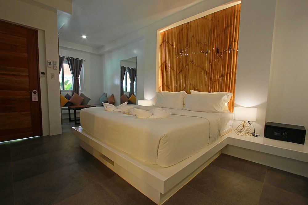 Deluxe Double Room - Photo 11