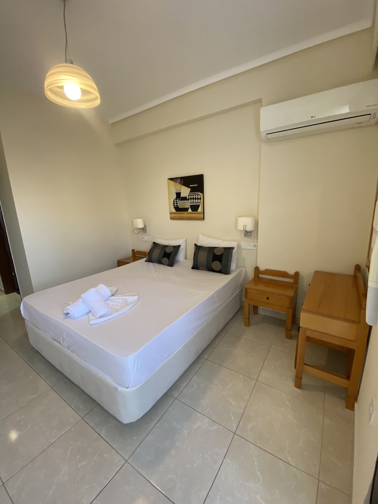 Deluxe Double Room, 1 Queen Bed, Balcony photo 3