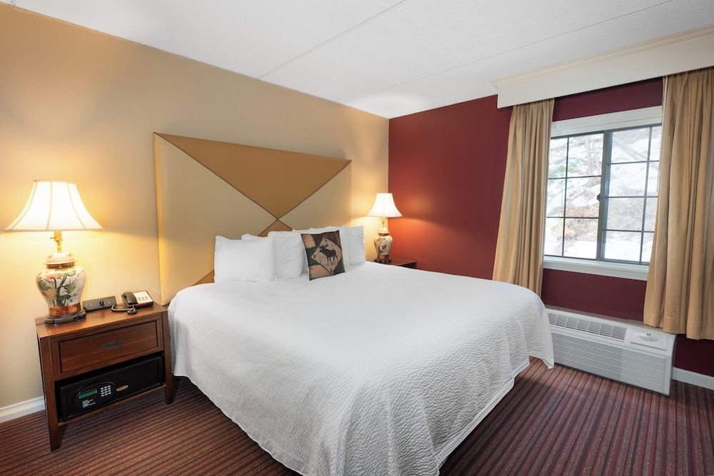 King Fireplace Suite - Photo 1
