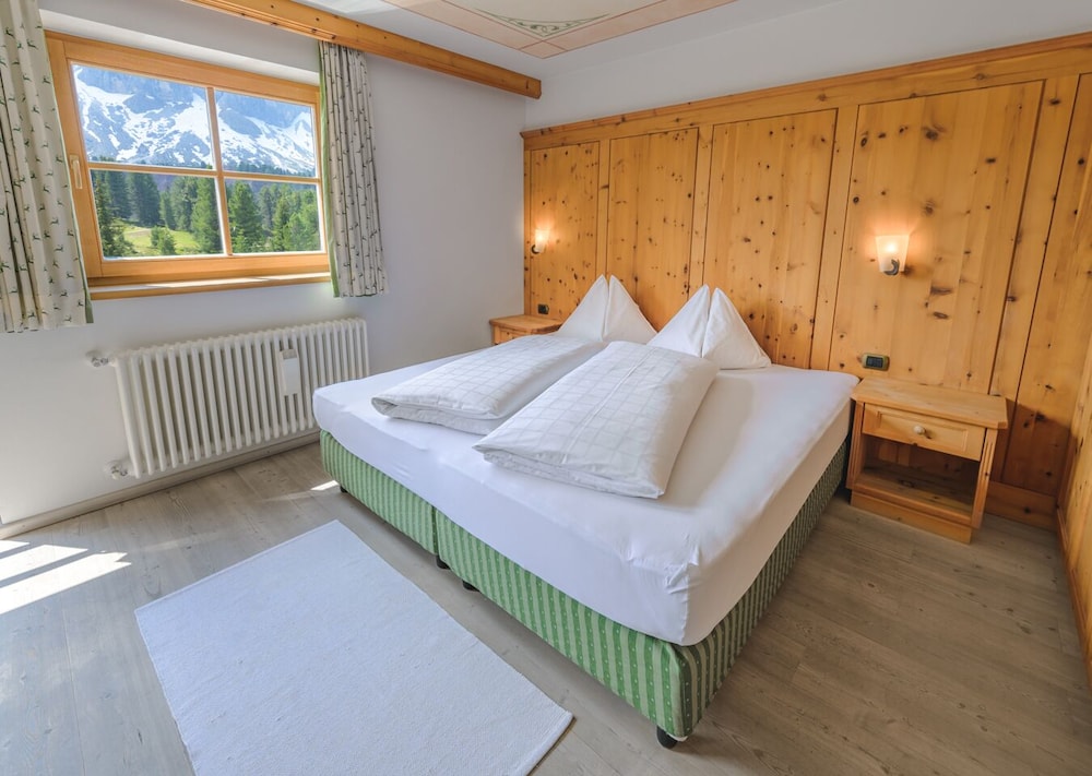 Panoramic Room, Non Smoking, Mountain View photo 1