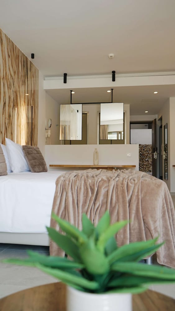 Junior Suite, Private Pool - Photo 3
