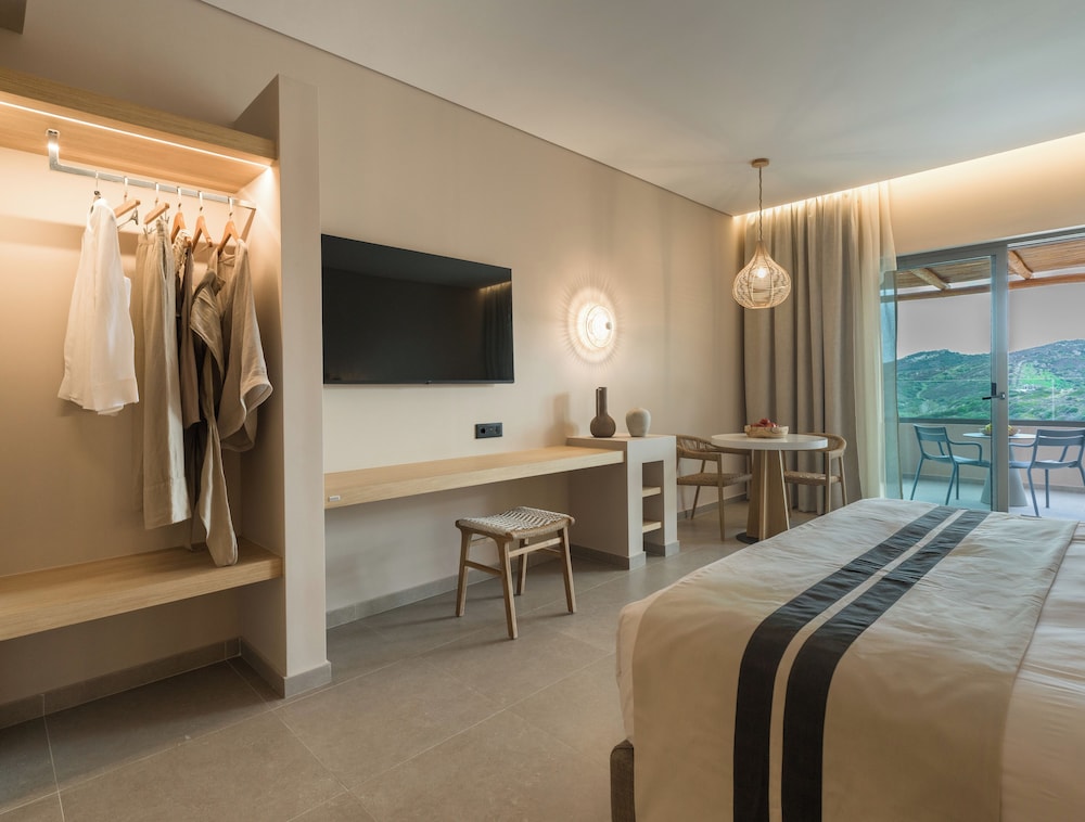 Junior Suite, 1 King Bed with Sofa bed, Resort View photo 1