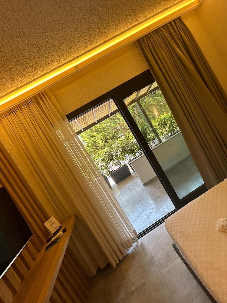 Deluxe Room - Photo 37
