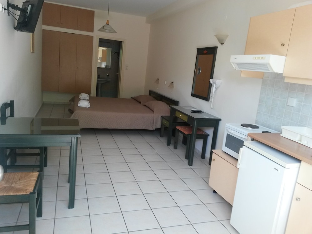 Economy Studio, 2 Twin Beds, Terrace photo 1