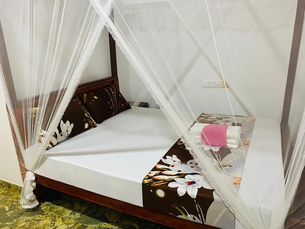 Basic Double Room, 1 Queen Bed, Non Smoking photo 3