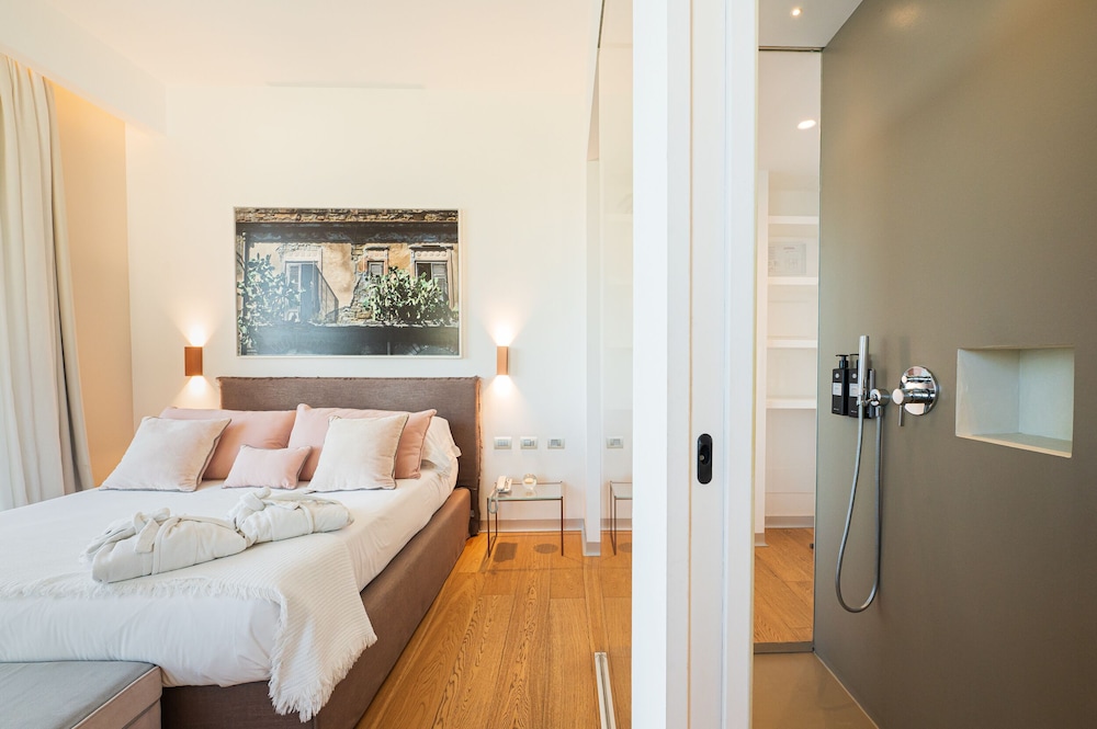 Standard Double Room, Balcony photo 2