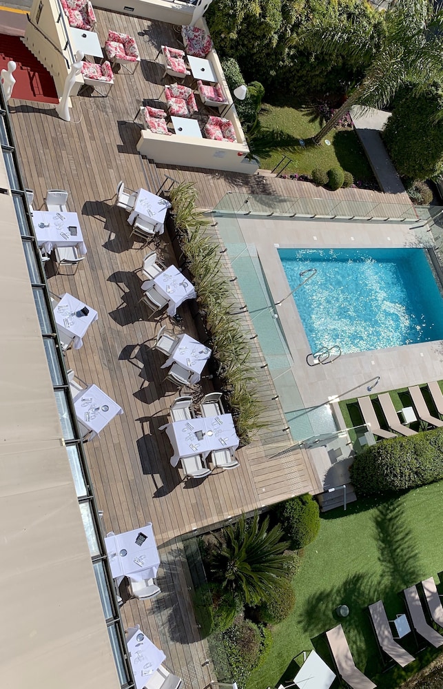 Privilege Room, 1 Double or 2 Single Beds, Pool View - Photo 2