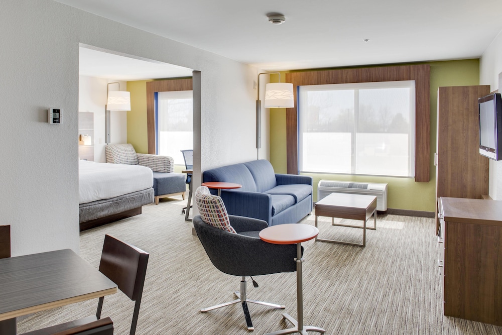 Suite, 1 King Bed (Additional Living Area) - Photo 1