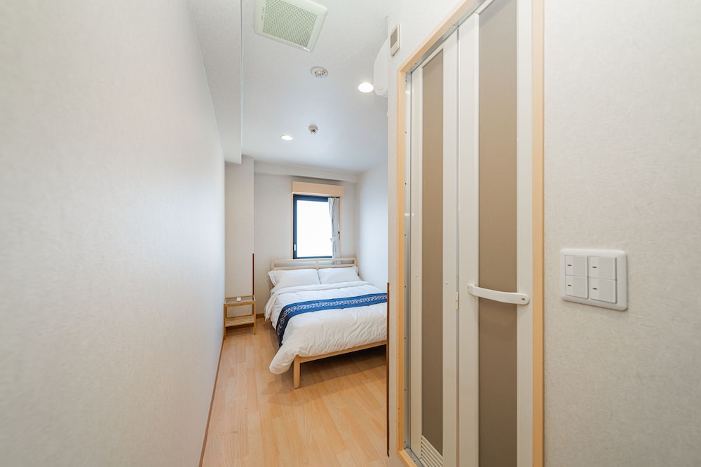 Business Double Room, 1 Double Bed, Non Smoking, Private Bathroom (Unable to check-in after 10pm) photo 2