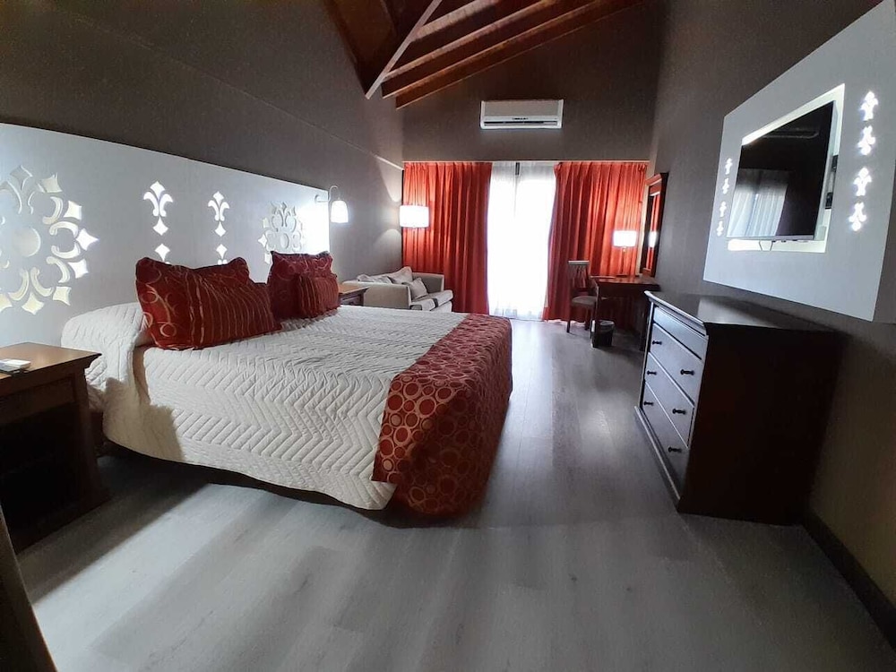 Suite, 1 King Bed
