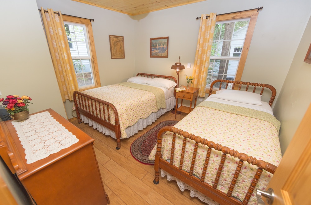 Room, Private Bathroom (Lark Cottage - Breakfast Not Included) photo 3