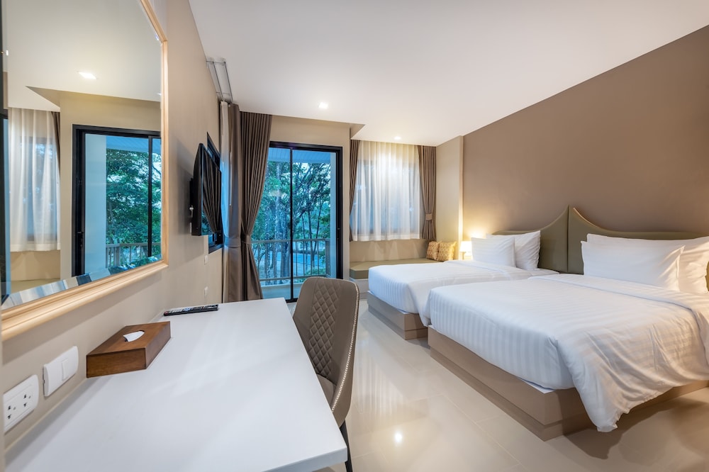 Deluxe Room Panoramic View - Photo 1