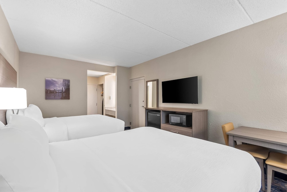 Standard Room, 2 Queen Beds, Non Smoking photo 3