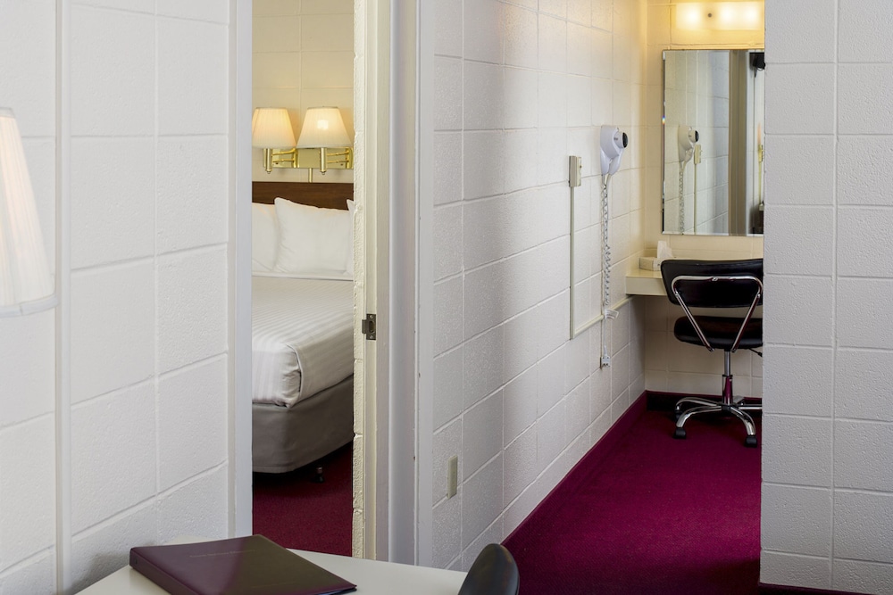 Motor Inn Family Suite photo 2