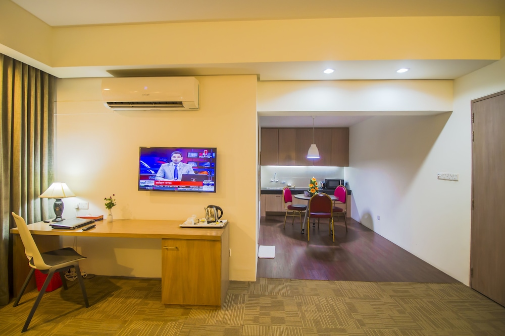 Premium Double Room, 1 Queen Bed, City View photo 3