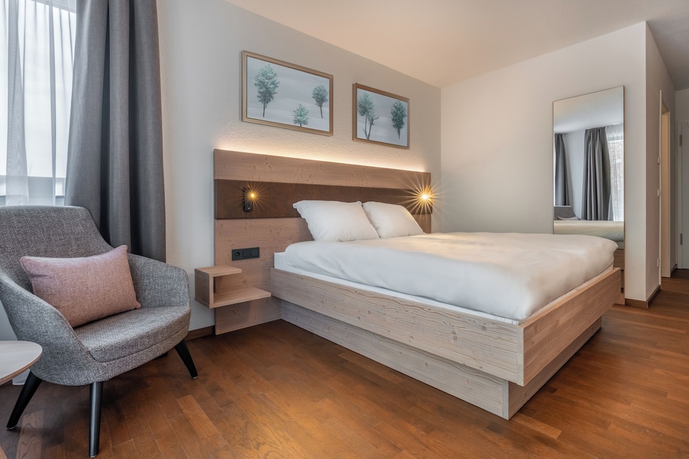 Double Room with Balcony, Bathtub & Extra Bed