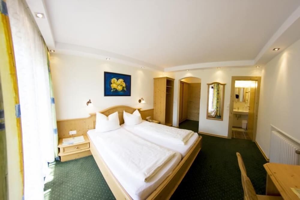 Standard Double Room, Balcony, Mountain View photo 3