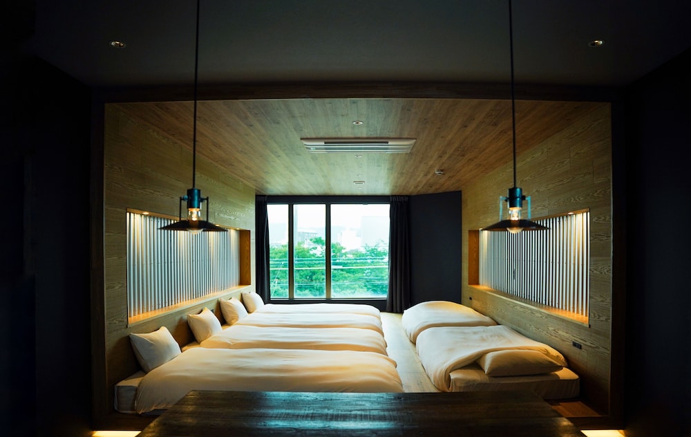 Deluxe Room with 6 Beds, Non Smoking