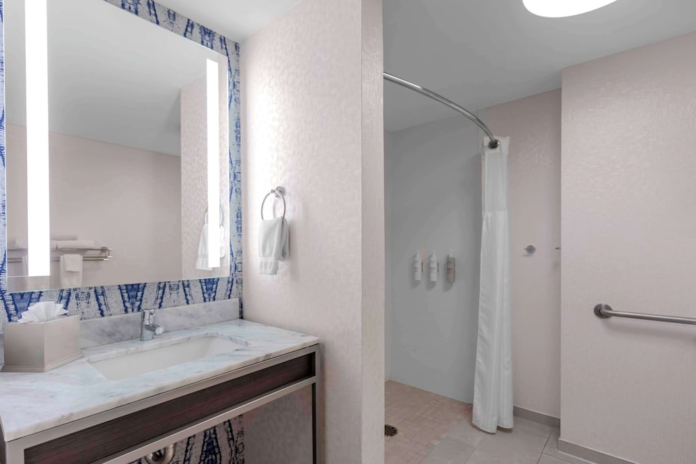 Room, Accessible photo 3