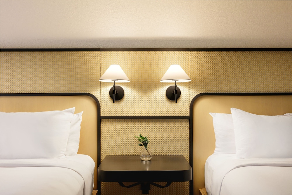 Room, 2 Queen Beds (Mobility Accessible, Tub) - Photo 4