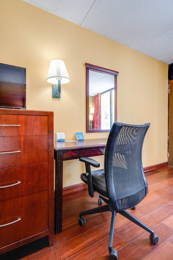 Double Room, 2 Double Beds, Non Smoking - Photo 9