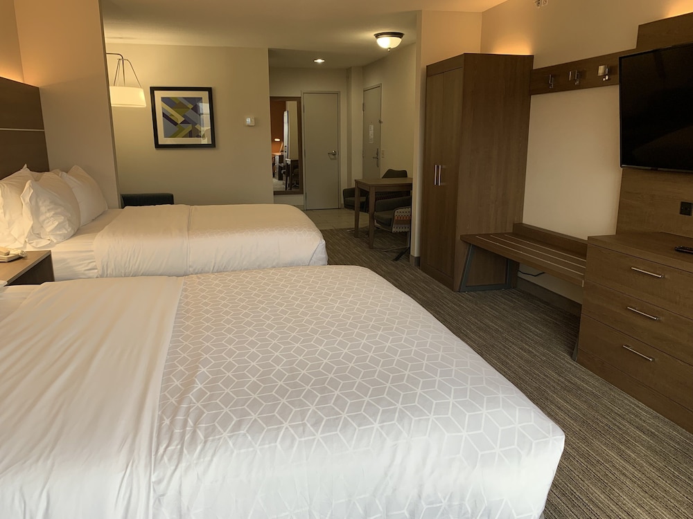 Suite, 2 Queen Beds - Photo 3