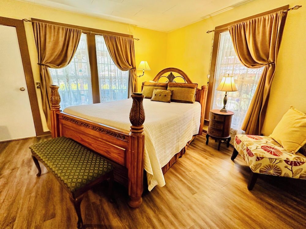 6-Crazy Horse Suite
