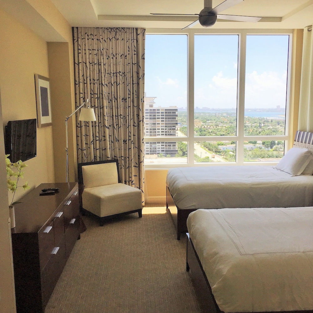 Largest Condo, 2 Bedroom 2 Bath, Ocean View, Exclusive44 ft Terrace+Dining Table,Kitchen,Washer-Drye photo 3