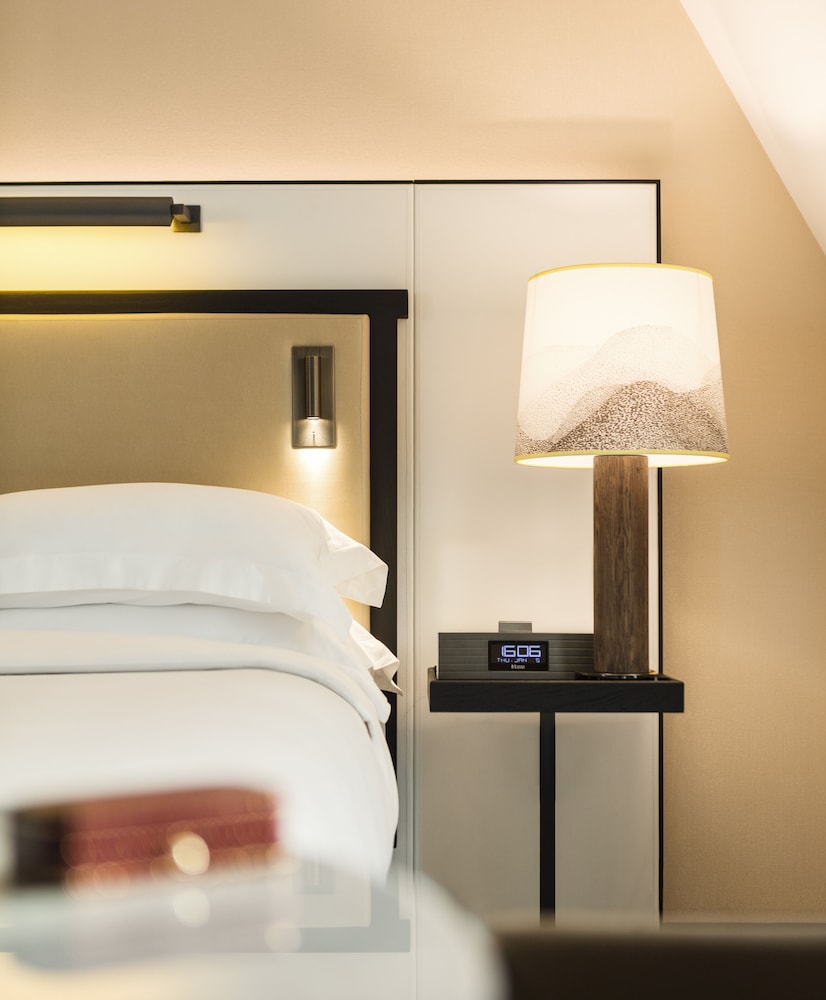Premium Room, 1 King Bed with Sofa bed