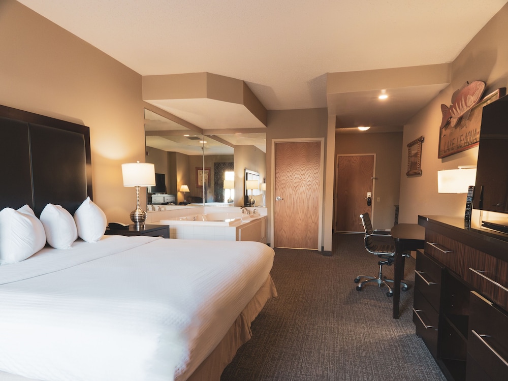 King Whirlpool Suite Accessible photo 3