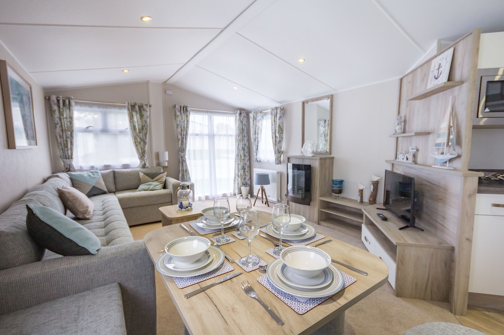 6 Berth Superior Caravan 3 Bed Pet Free A
