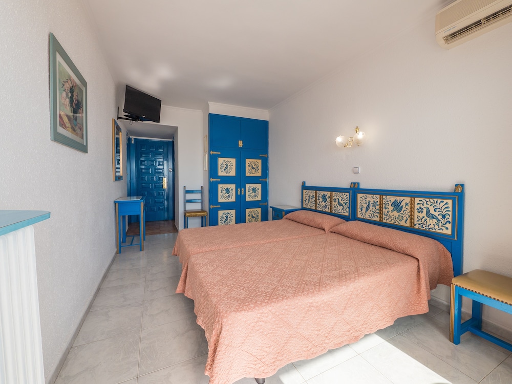 Standard Triple Room, Sea View photo 3