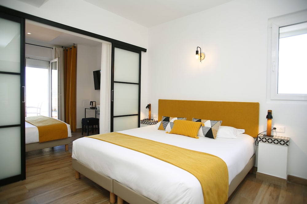 Panoramic Quadruple Room, Balcony, Sea View (Privilège / Balcony) - Photo 6