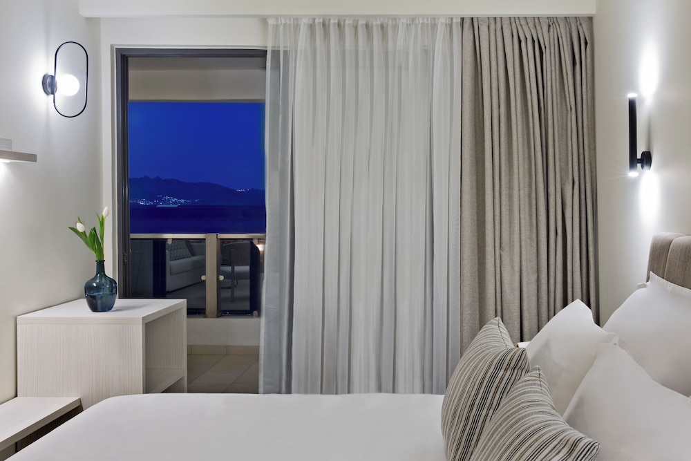Family Room, 1 Bedroom, Sea View - Photo 3