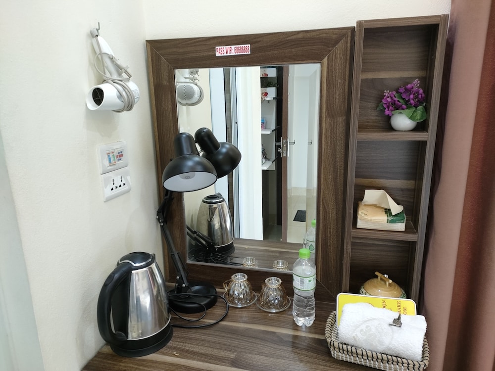 Standard Double Room, 1 Queen Bed, Refrigerator photo 3