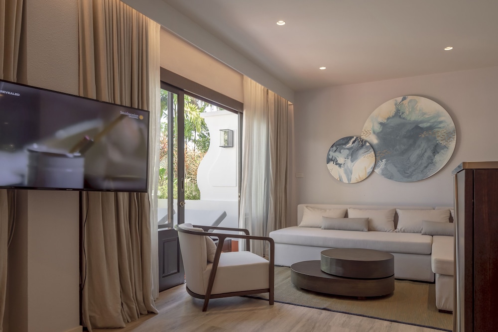 Suite, 2 Bedrooms - Photo 8