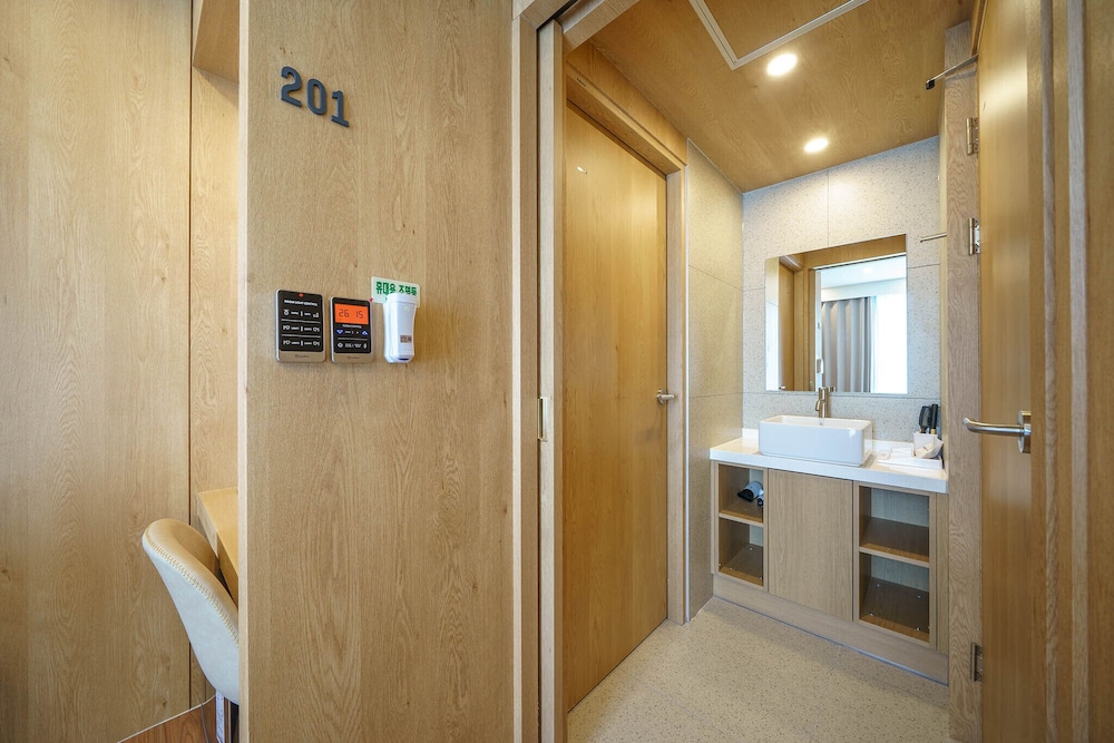 Premium Room - Photo 7