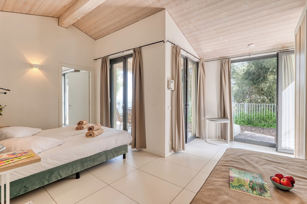 Luxury House, Multiple Bedrooms, 2 Bathrooms, Sea Facing (Boutique Pool Apt. Balzi Rossi -)